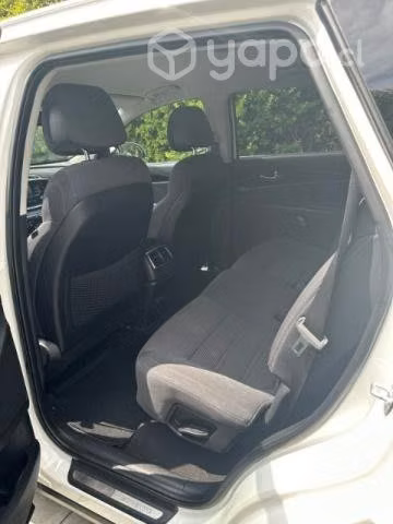 Kia Sorento 4x4 versión GSL EX 2.4 año 2016 - Imagen 6