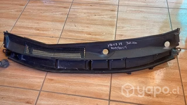 Rejilla de torpedo Toyota Yaris 2019