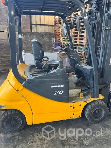 Yale Komatsu año 2011