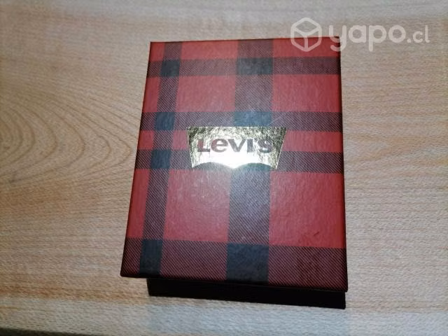 Billetera levis varon negra