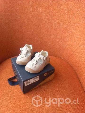 Lindo zapatito bebe niña