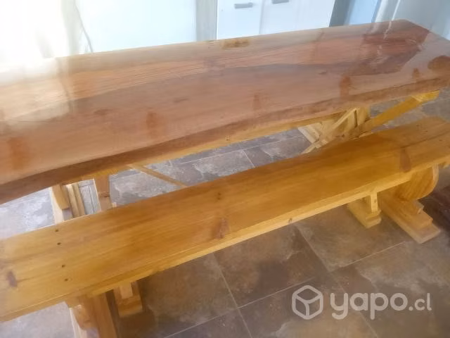 Hermosa mesa de madera nativa