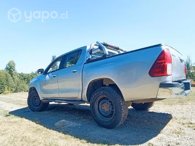 Camioneta Toyota Hilux 4*4 SR