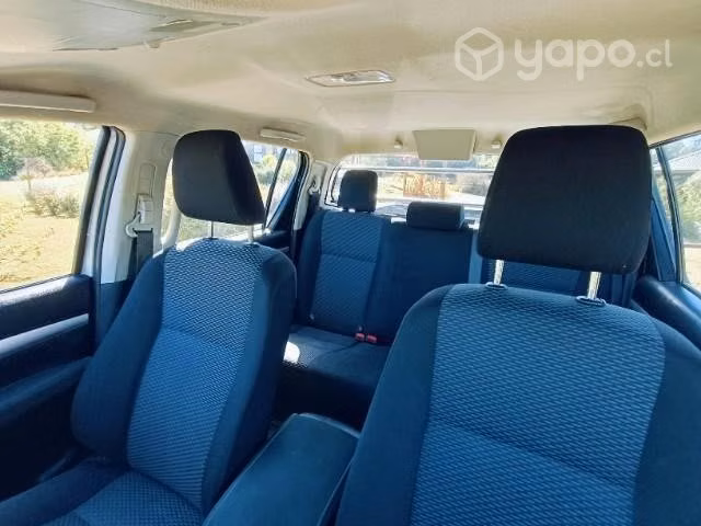Camioneta Toyota Hilux 4*4 SR