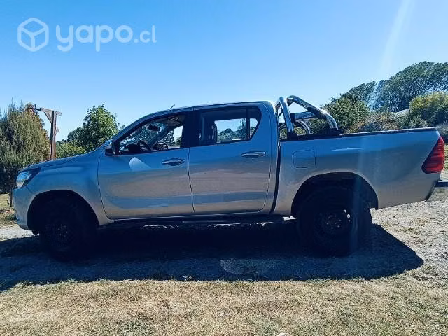 Camioneta Toyota Hilux 4*4 SR