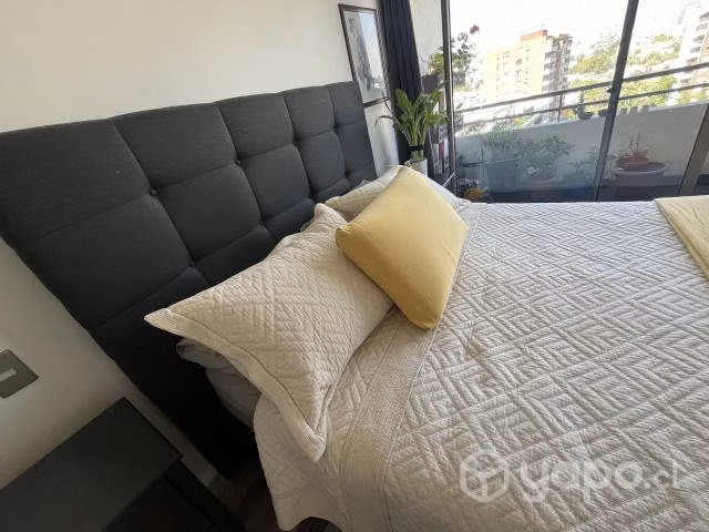 Cama semi nueva y sus veladores - Imagen 3