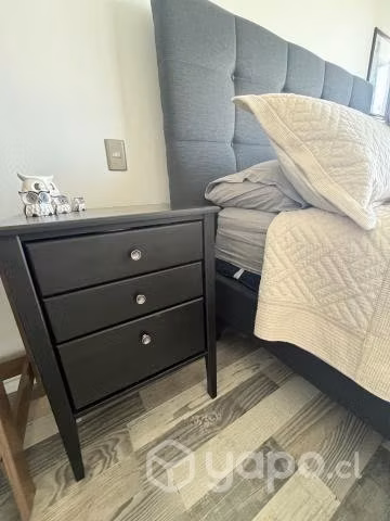 Cama semi nueva y sus veladores - Imagen 2