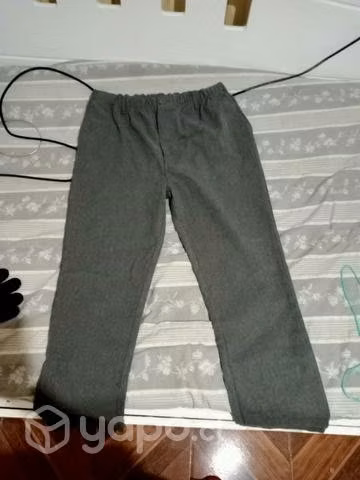 Pantalón nuevo de colegio