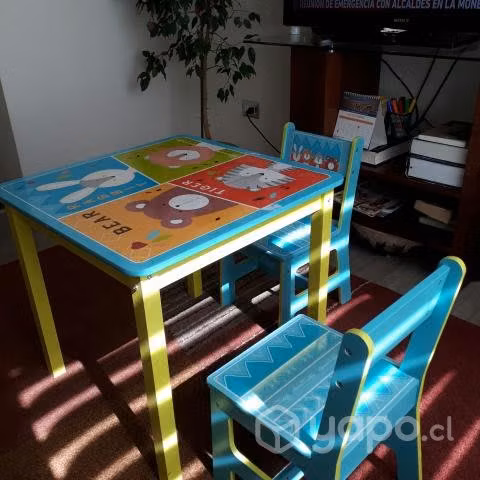 Bomita mesa o juego de colores comedor infantil .