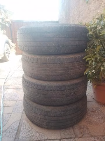 Neumáticos 245 70 R16 Dunlop AT usados