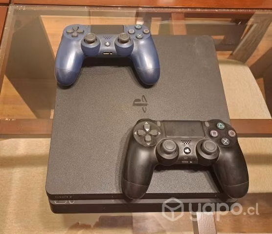 Play Station 4 con dos controles y juegos