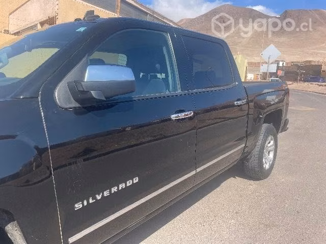 Vendo CHEVROLET SILVERADO 2015 único dueño