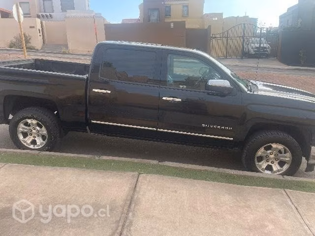 Vendo CHEVROLET SILVERADO 2015 único dueño
