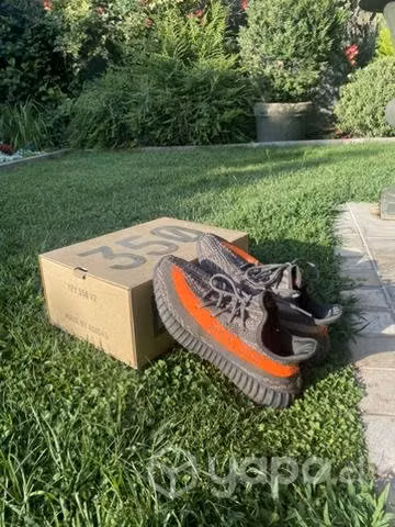 Yeezy 350 v2 Carbon Beluga - Imagen 3