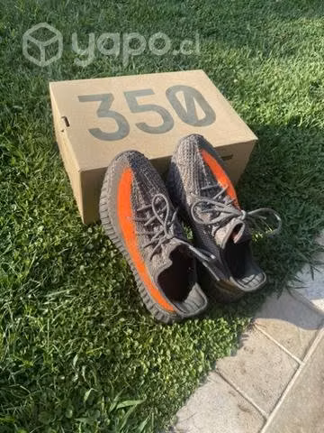 Yeezy 350 v2 Carbon Beluga - Imagen 4