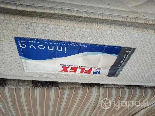 Cama de 2 Plazas, 2 Veladores y Respaldo - Imagen 2