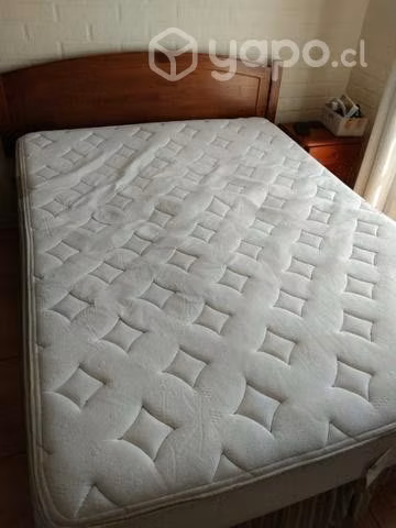 Cama de 2 Plazas, 2 Veladores y Respaldo - Imagen 3