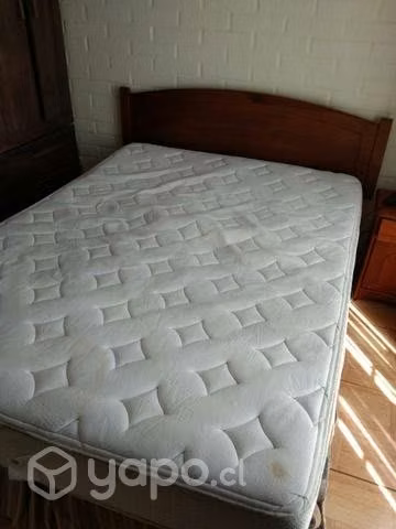 Cama de 2 Plazas, 2 Veladores y Respaldo