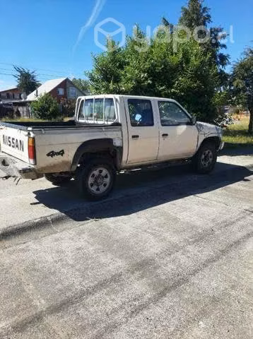 Camioneta nissan 4x4 año 2002
