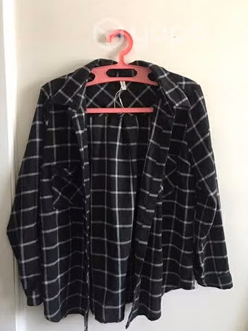 Camisa negra