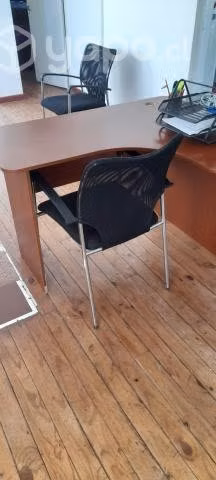 Escritorio y sillas