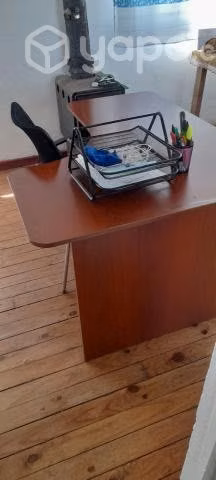 Escritorio y sillas