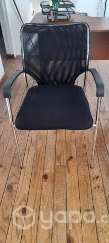 Escritorio y sillas