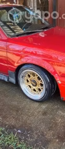 Vendo llantas aro 15 con los 4 neumáticos
