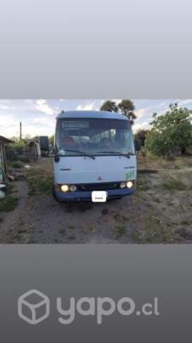 Se vende minibus mitsubishi rosa