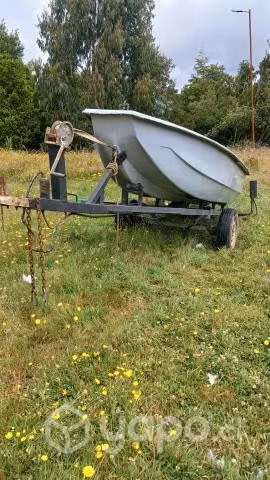 Vendo LANCHA DE FIBRA 380 DE LARGO.CON CARRO