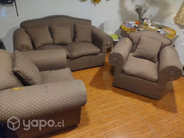 Vitrina y sillones