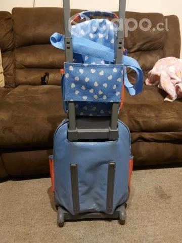 Vendo Mochila Colegio con ruedas y bolso comida - Imagen 3