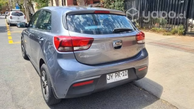 Kia rio 5 full equipo poco kilometraje - Imagen 4
