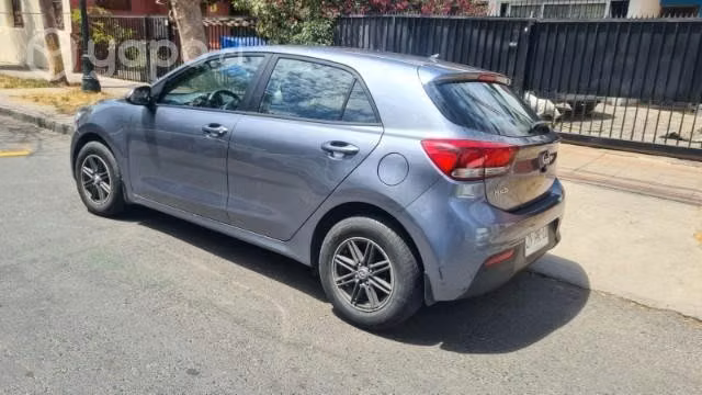 Kia rio 5 full equipo poco kilometraje - Imagen 2