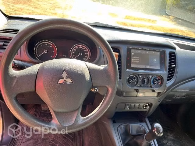 Camioneta Mitsubishi L200 4x2 work Cr 2021