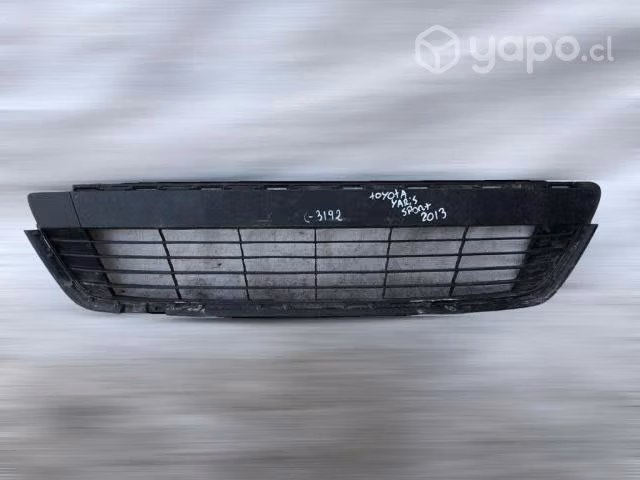 Rejilla toyota yaris sport 2013