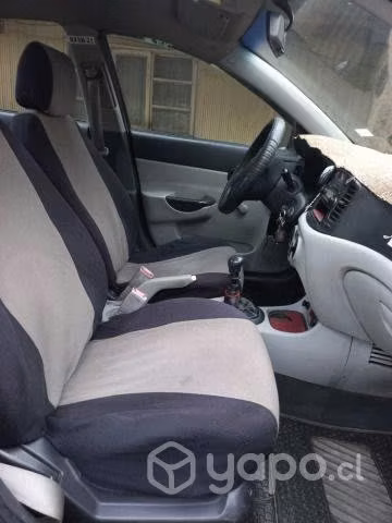 Hyundai accent 2010