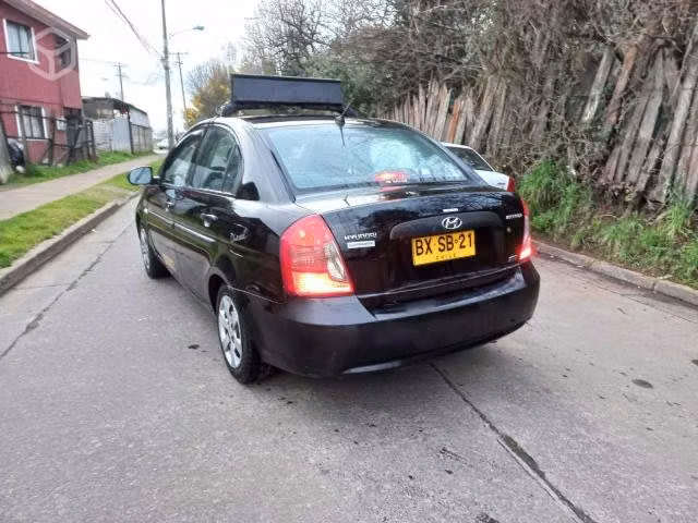 Hyundai accent 2010