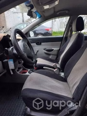 Hyundai accent 2010