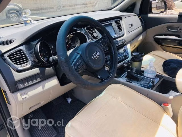 Vendo Kia Carnival top line full Equipo - Imagen 4