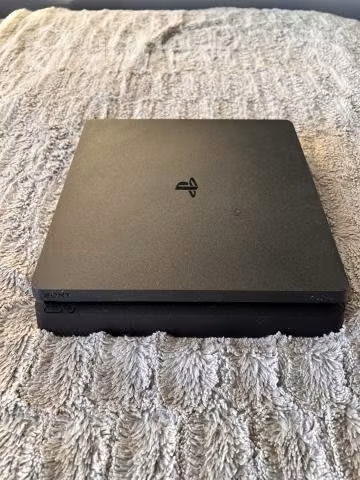 PS4 slim 1TB con 5 JUEGOS - Imagen 2