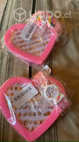 Mini pendientes y reloj niña.