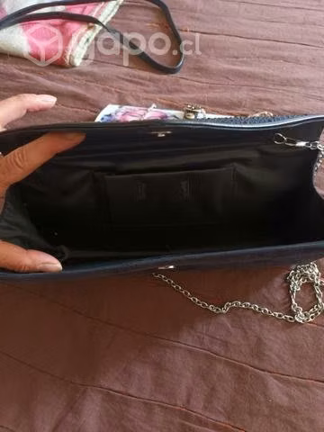Cartera clásica estilo sobre amplia color negro