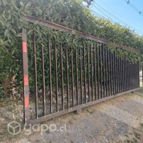 Portón metálico de corredera