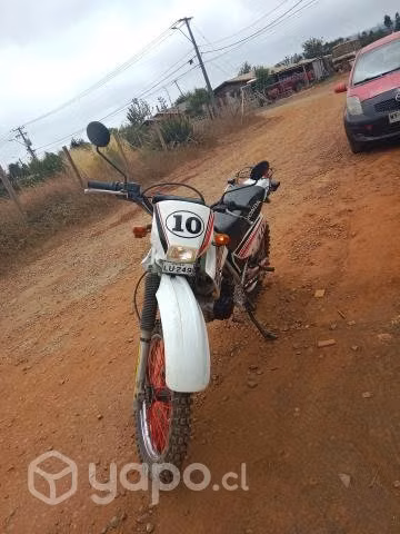 Se vende moto Honda XL 200