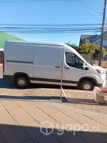 Ofrezco furgón con chofer para reparto