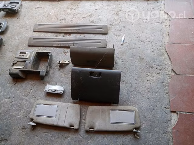 Mitsubishi montero sombrillas guantera luz interio