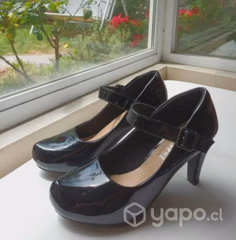 Zapato formal elegante de charol