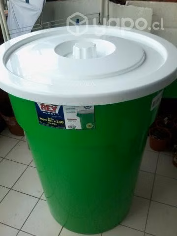 Contenedor plástico 207 litros