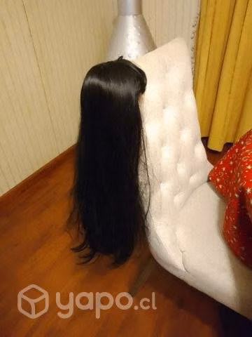 Peluca con pelo semisintético negra con flequillo